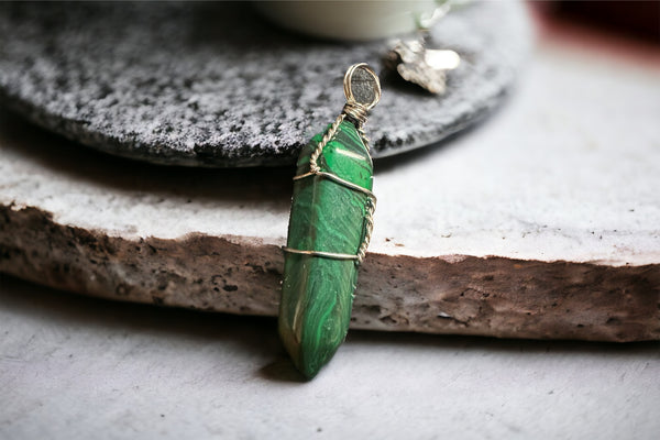 Malachite Necklace Point